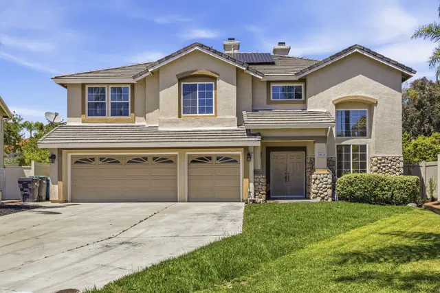 Exterior real estate photography example by LA Media Studio