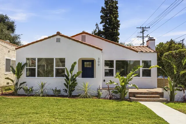 Exterior real estate photography example by LA Media Studio